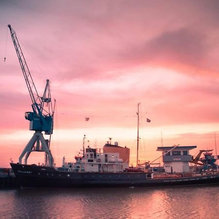 شقة Unieke Woonboot In هرلينجن المظهر الخارجي الصورة